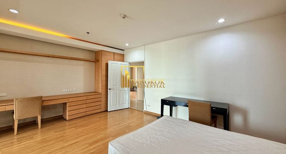 For rent 4 bedrooms apartment in Watthana, Bangkok