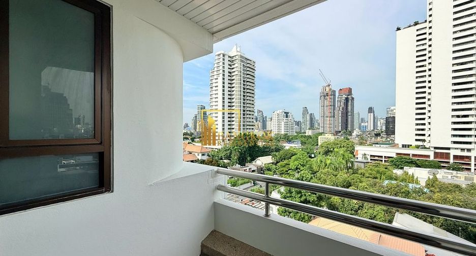 For rent 4 bedrooms apartment in Watthana, Bangkok
