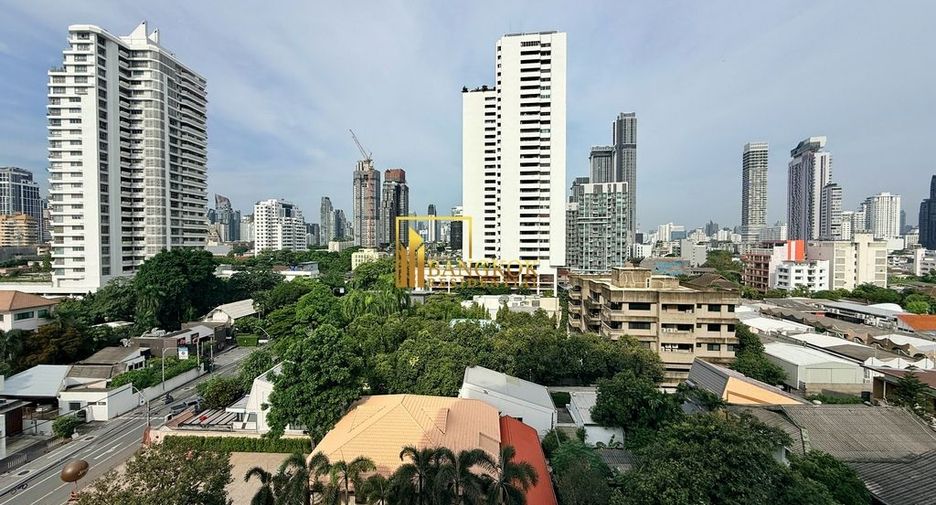 For rent 4 bedrooms apartment in Watthana, Bangkok