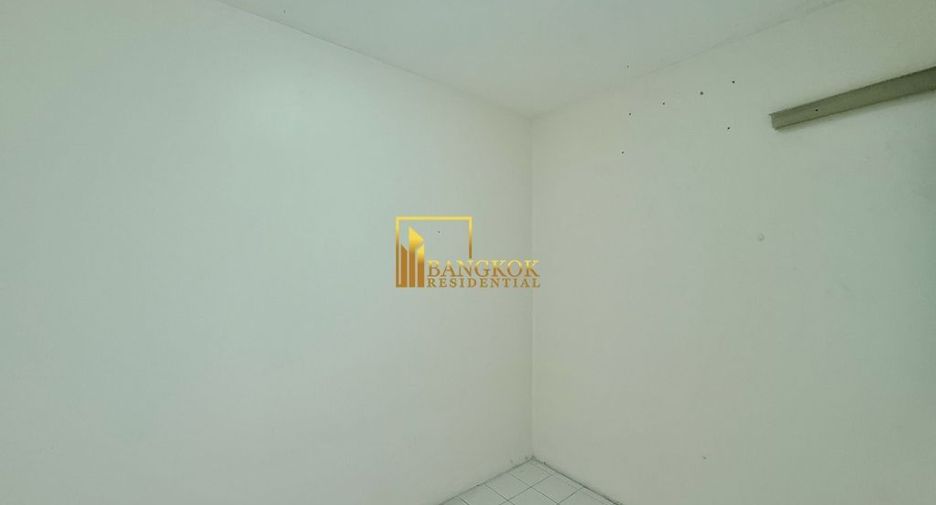 For rent 4 bedrooms apartment in Watthana, Bangkok