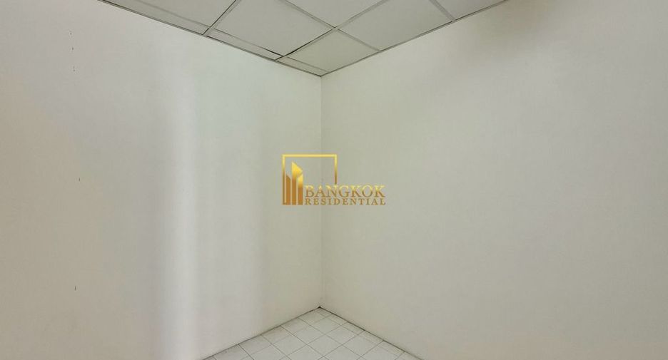 For rent 4 bedrooms apartment in Watthana, Bangkok