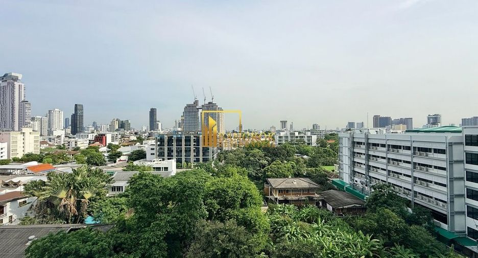 For rent 4 bedrooms apartment in Watthana, Bangkok