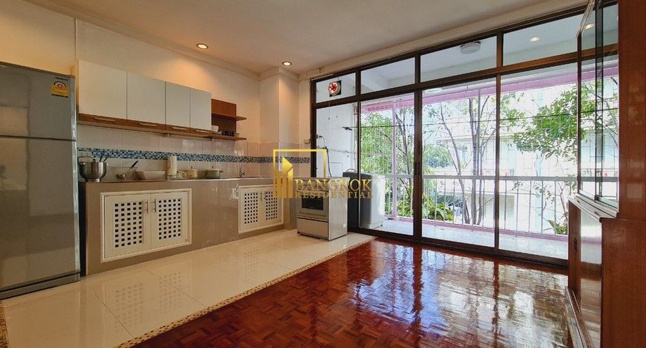 For rent 3 bedrooms apartment in Watthana, Bangkok