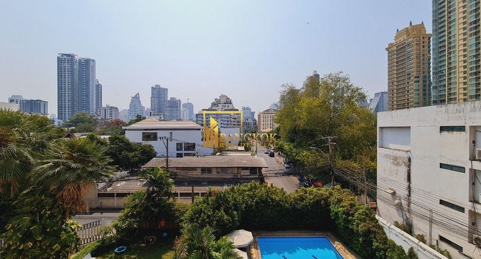 For rent 3 bedrooms apartment in Watthana, Bangkok