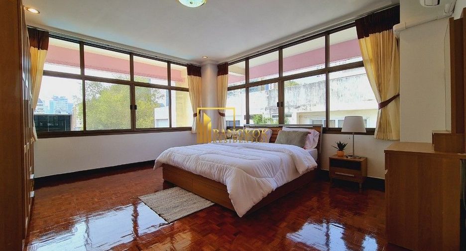 For rent 3 bedrooms apartment in Watthana, Bangkok