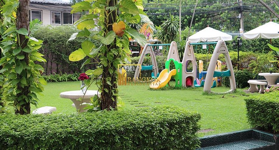 For rent 3 bedrooms apartment in Watthana, Bangkok