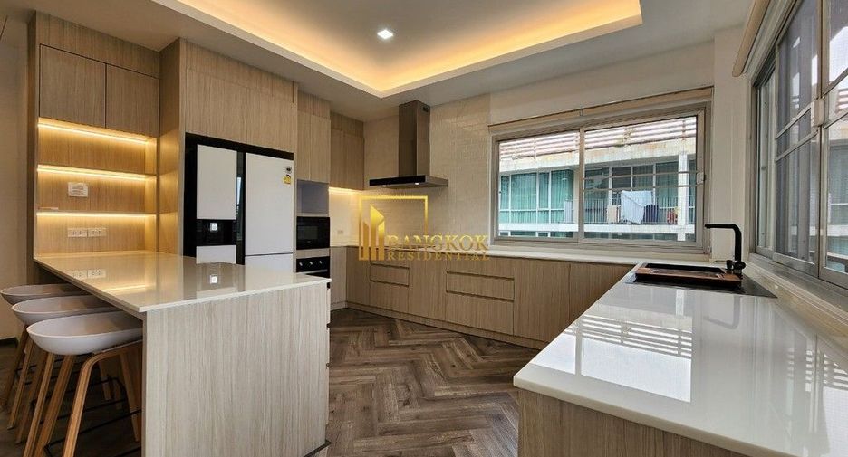 For rent 4 bedrooms apartment in Watthana, Bangkok