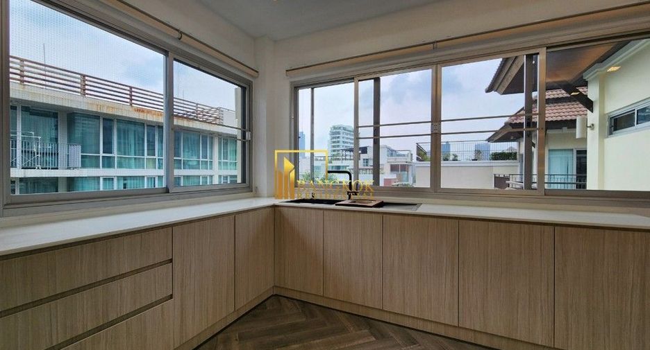 For rent 4 bedrooms apartment in Watthana, Bangkok