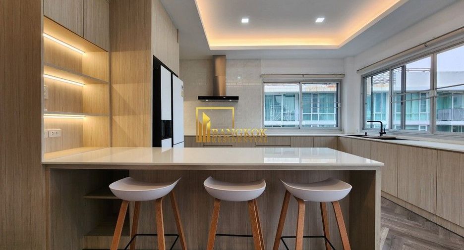 For rent 4 bedrooms apartment in Watthana, Bangkok