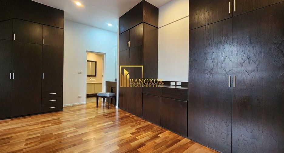 For rent 4 bedrooms apartment in Watthana, Bangkok