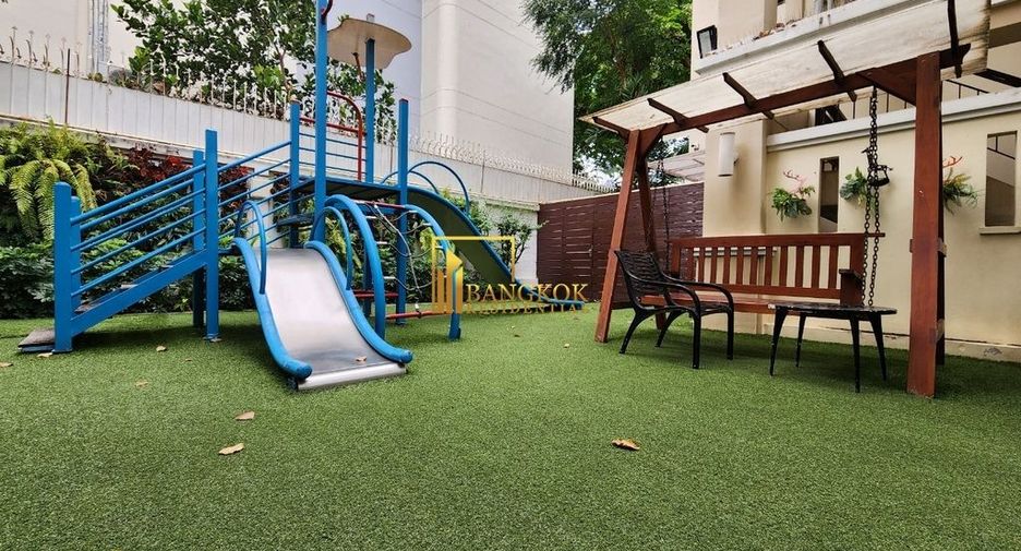 For rent 4 bedrooms apartment in Watthana, Bangkok