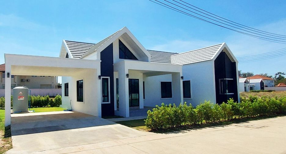 For sale 3 bedrooms villa in Klaeng, Rayong