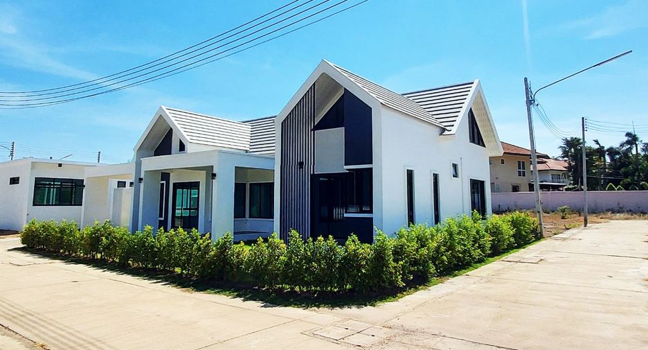 For sale 3 bedrooms villa in Klaeng, Rayong