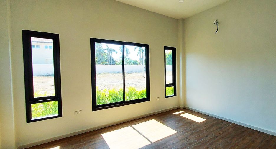 For sale 3 bedrooms villa in Klaeng, Rayong