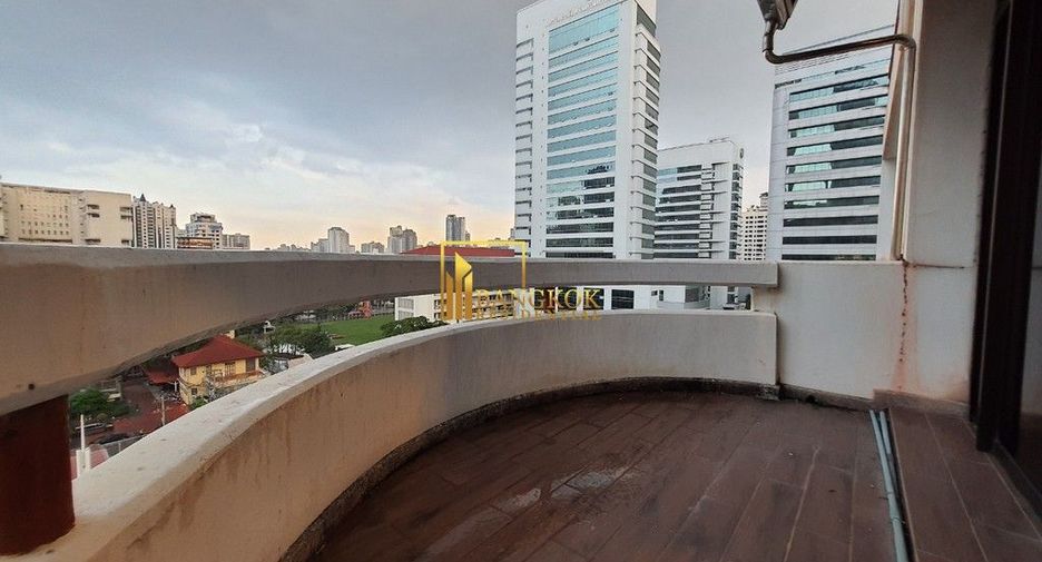 For rent 4 bedrooms apartment in Watthana, Bangkok