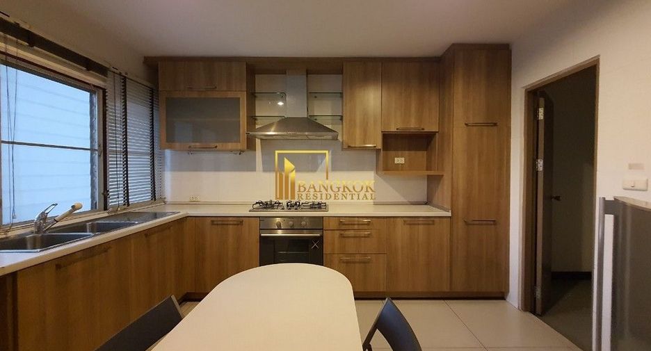 For rent 4 bedrooms apartment in Watthana, Bangkok