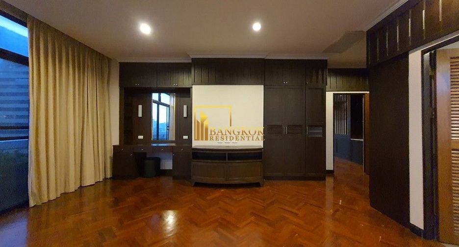For rent 4 bedrooms apartment in Watthana, Bangkok