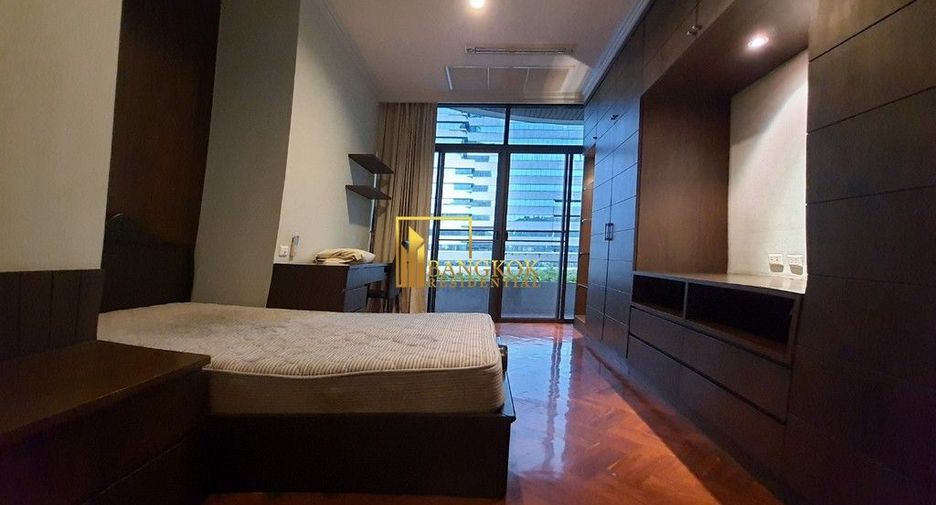 For rent 4 bedrooms apartment in Watthana, Bangkok