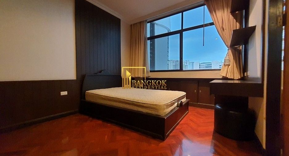 For rent 4 bedrooms apartment in Watthana, Bangkok