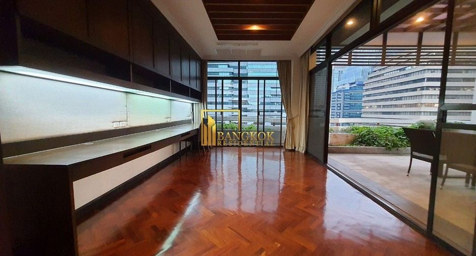 For rent 4 bedrooms apartment in Watthana, Bangkok
