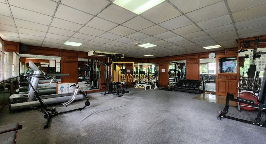 For rent 4 bedrooms apartment in Watthana, Bangkok