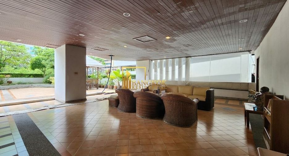For rent 4 bedrooms apartment in Watthana, Bangkok