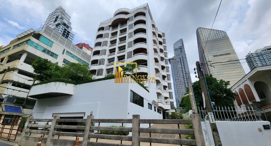 For rent 4 bedrooms apartment in Watthana, Bangkok