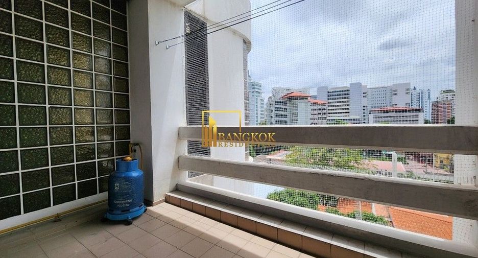 For rent 2 bedrooms apartment in Watthana, Bangkok