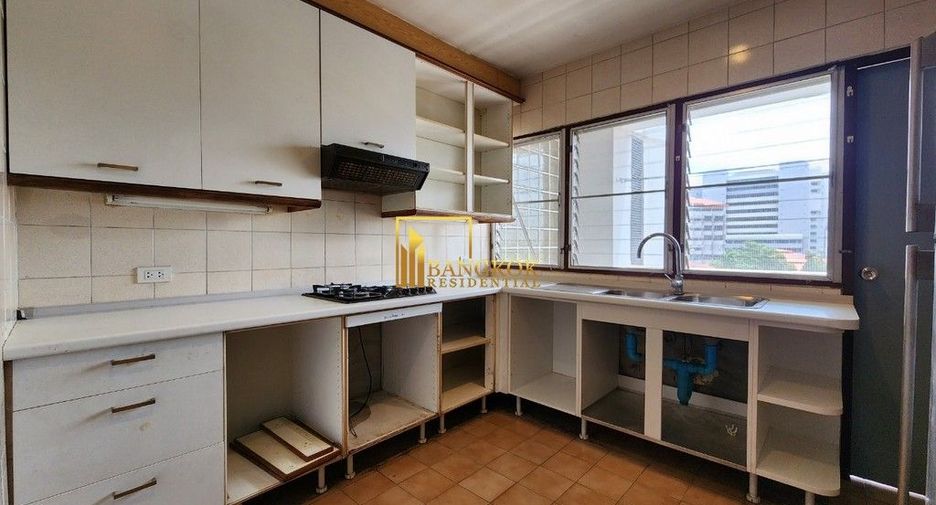 For rent 2 bedrooms apartment in Watthana, Bangkok