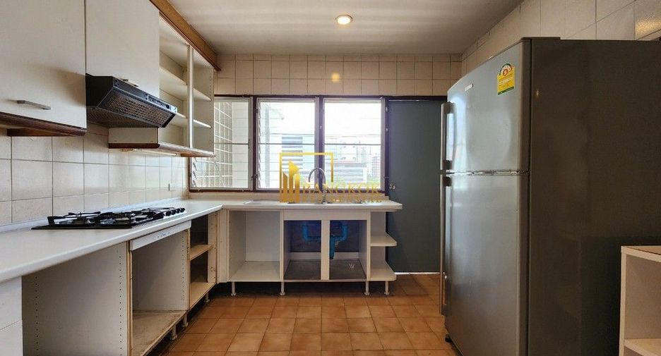 For rent 2 bedrooms apartment in Watthana, Bangkok