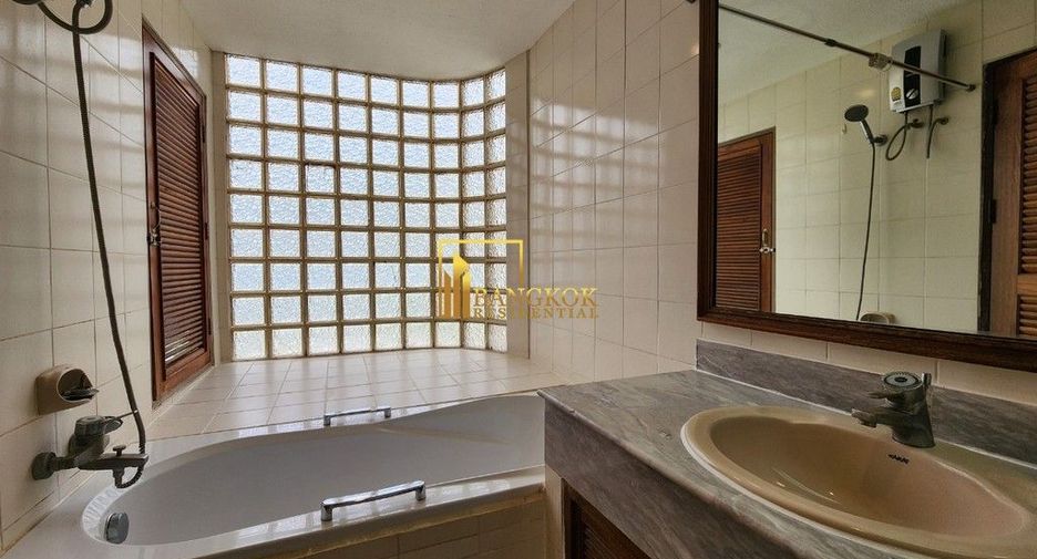 For rent 2 bedrooms apartment in Watthana, Bangkok