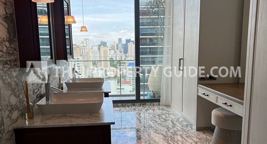 Condo en alquiler y en venta de 3 habitaciones en Watthana, Bangkok