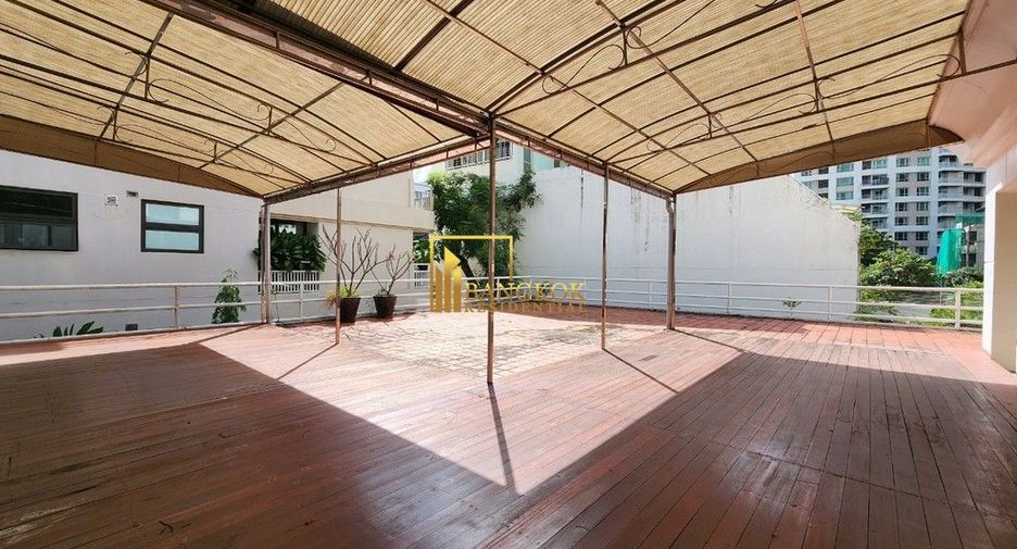 For rent 3 bedrooms apartment in Pathum Wan, Bangkok