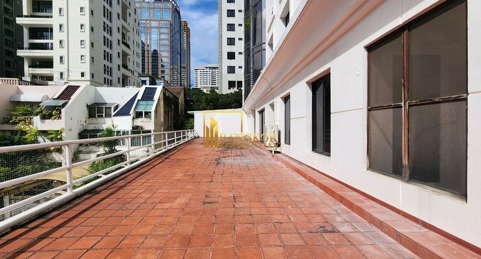 For rent 3 bedrooms apartment in Pathum Wan, Bangkok