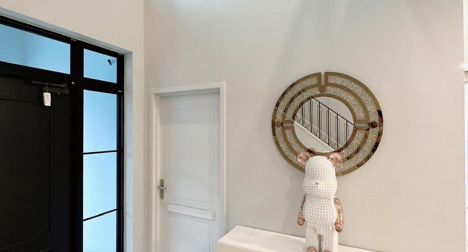 Haus zur Miete mit 5 Zimmer in Saphan Sung, Bangkok
