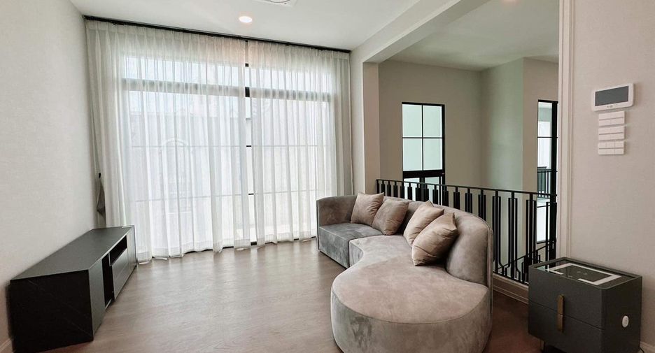 Haus zur Miete mit 5 Zimmer in Saphan Sung, Bangkok