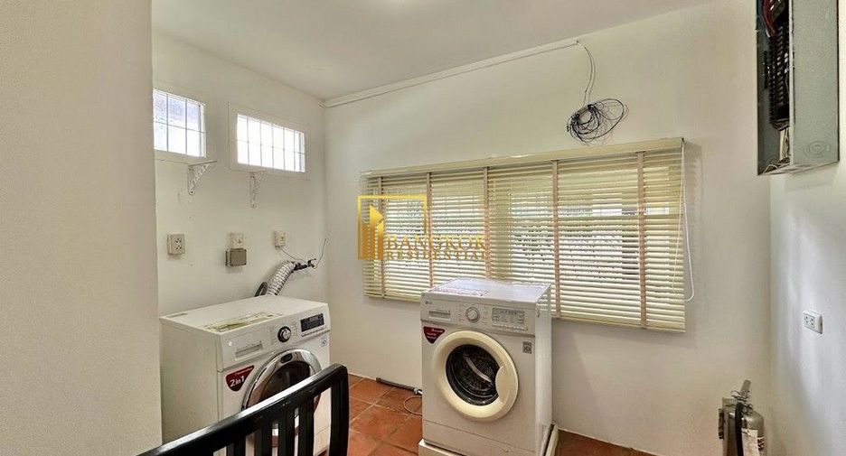 For rent 3 bedrooms apartment in Pathum Wan, Bangkok