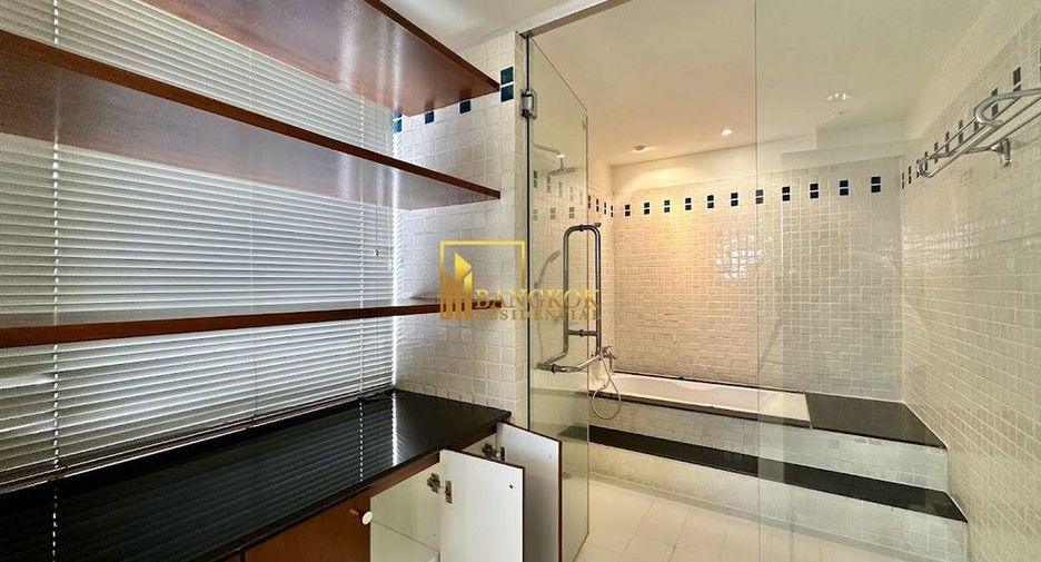 For rent 3 bedrooms apartment in Pathum Wan, Bangkok