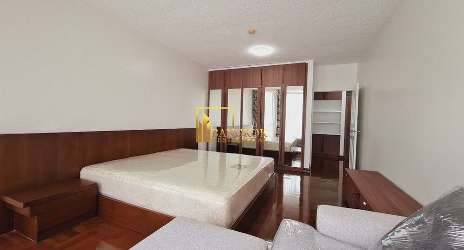 For rent 3 bedrooms apartment in Pathum Wan, Bangkok