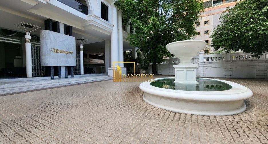 For rent 3 bedrooms apartment in Pathum Wan, Bangkok