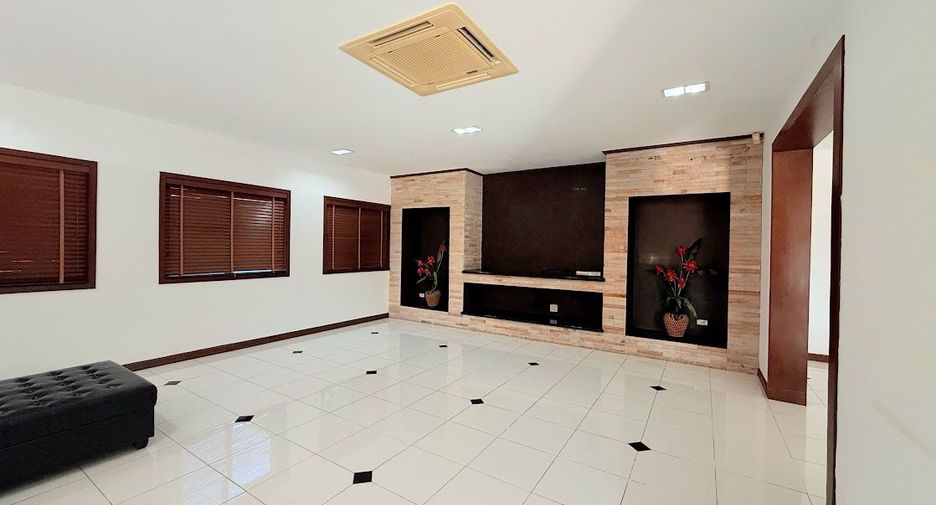 Haus zur Miete mit 5 Zimmer in Bang Lamung, Chonburi
