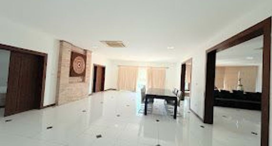 Haus zur Miete mit 5 Zimmer in Bang Lamung, Chonburi