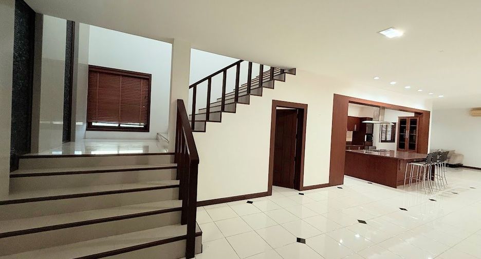 Haus zur Miete mit 5 Zimmer in Bang Lamung, Chonburi