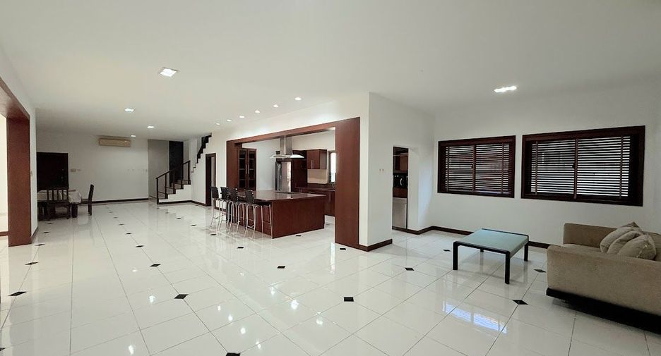 Haus zur Miete mit 5 Zimmer in Bang Lamung, Chonburi