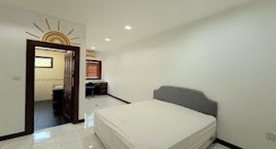 Haus zur Miete mit 5 Zimmer in Bang Lamung, Chonburi