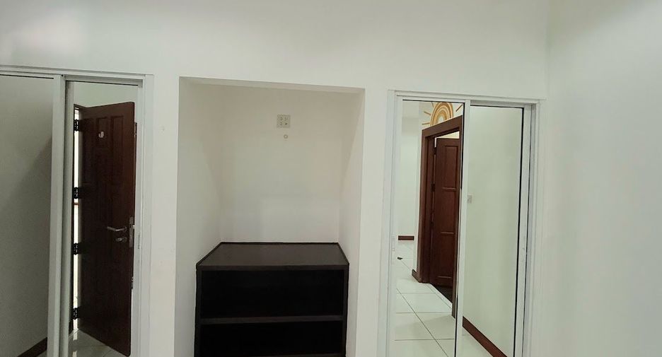 Haus zur Miete mit 5 Zimmer in Bang Lamung, Chonburi