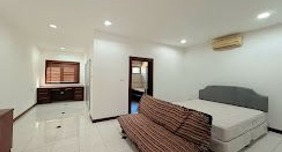 Haus zur Miete mit 5 Zimmer in Bang Lamung, Chonburi