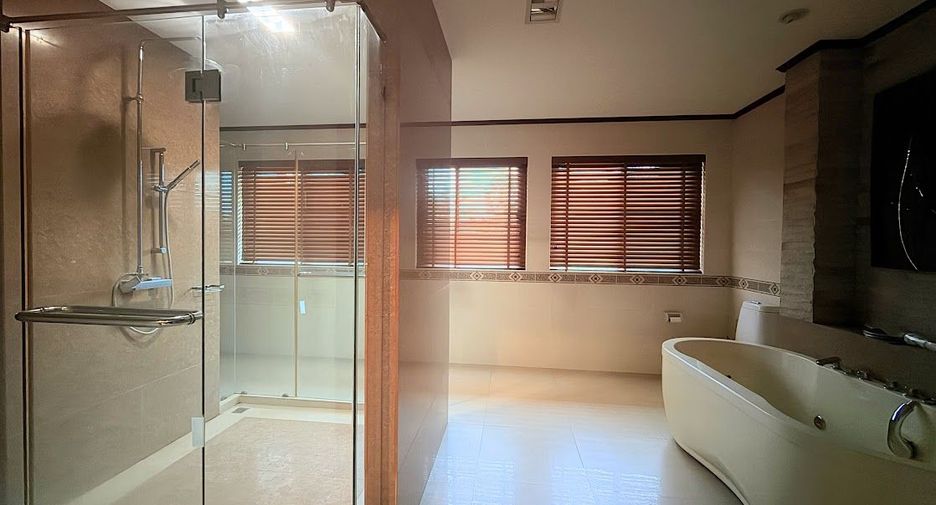 Haus zur Miete mit 5 Zimmer in Bang Lamung, Chonburi