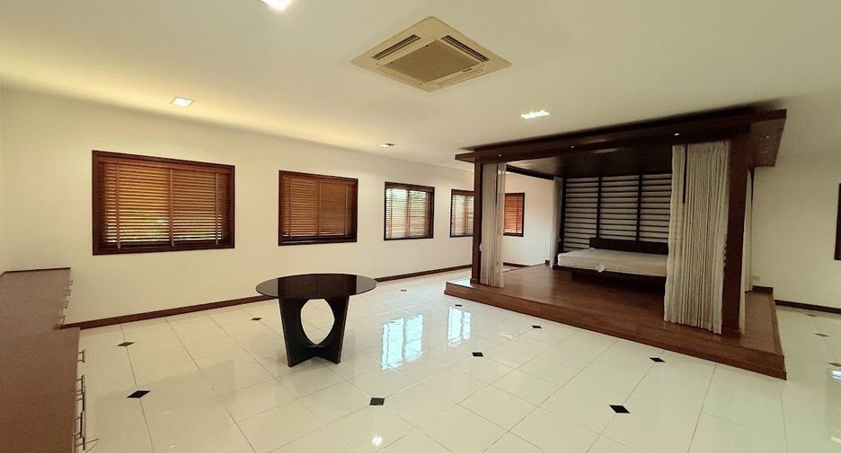 Haus zur Miete mit 5 Zimmer in Bang Lamung, Chonburi