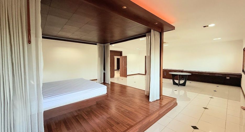 Haus zur Miete mit 5 Zimmer in Bang Lamung, Chonburi